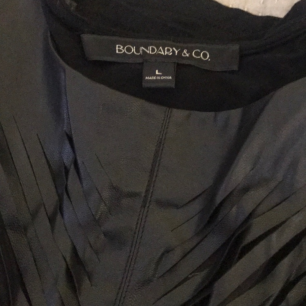 Shredded leather black top - Picture 3 of 6